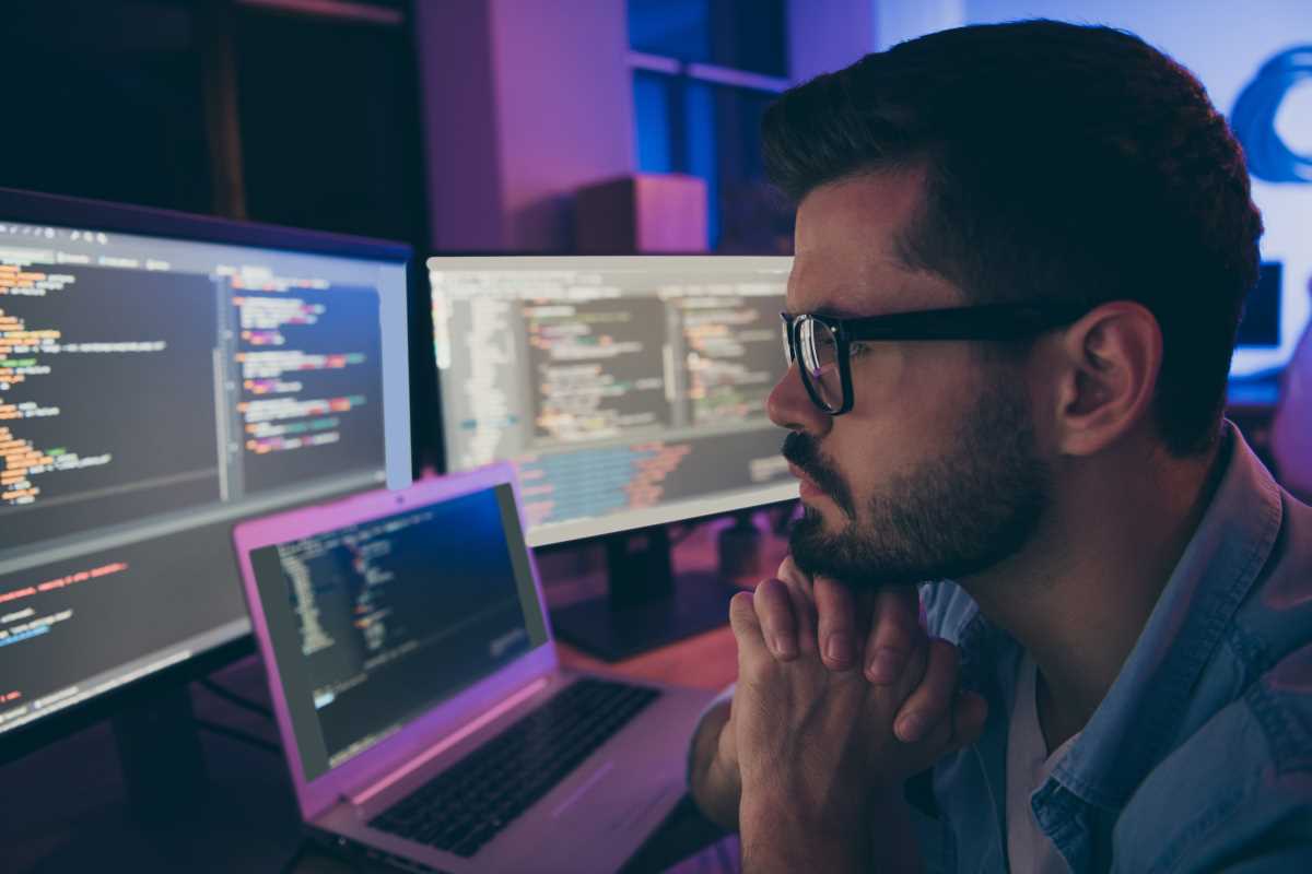 Build an Ergonomic Dual Monitor Setup for Shared Living Spaces