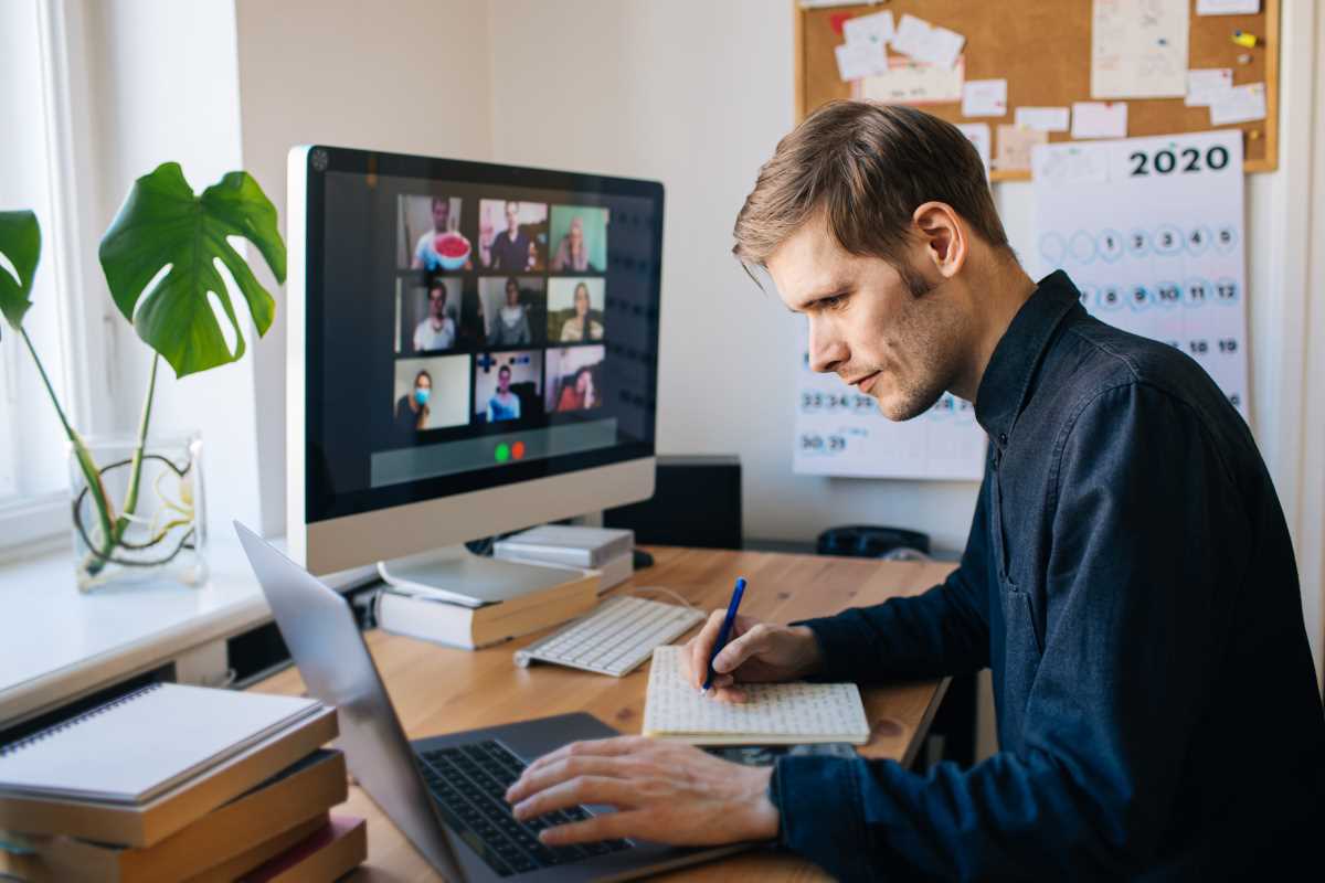 Master Asynchronous Leadership Tactics for Global Teams